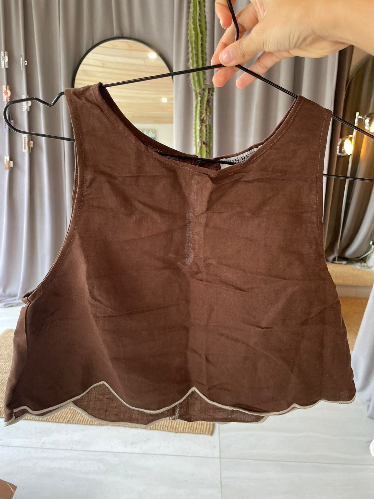 Mon renn scalloped crop top