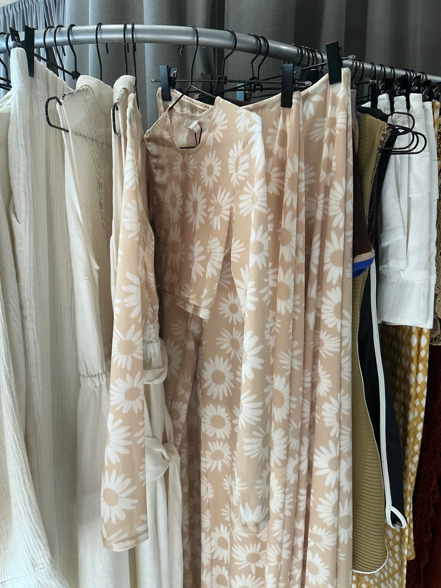Nude and white flower mesh set